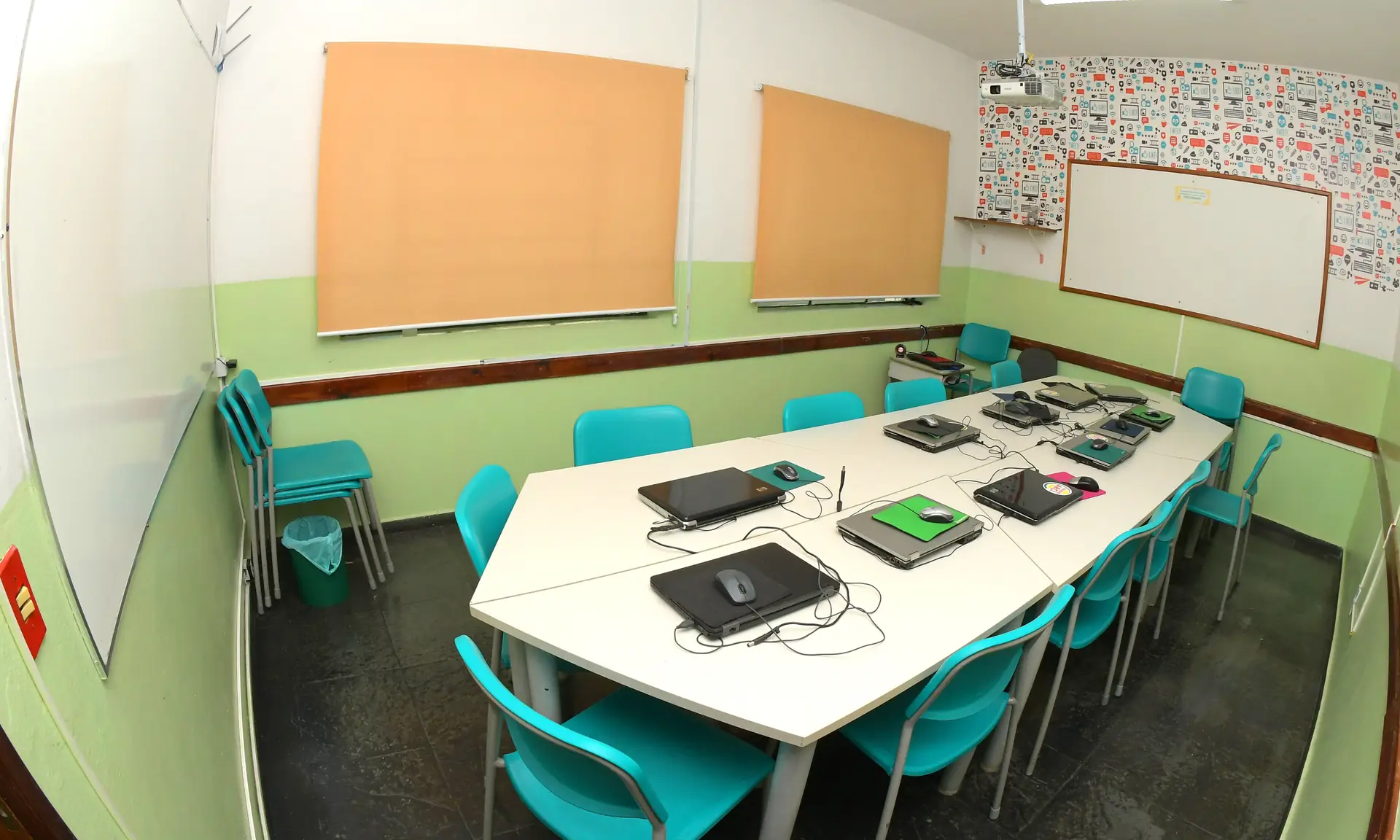 Sala de Multimídia e Recursos Visuais
